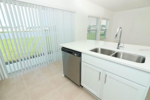 House in Edgewater, Florida 3 bedrooms, 139.35 sq.m. № 1317762 - photo 11