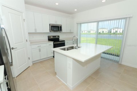 House in Edgewater, Florida 3 bedrooms, 139.35 sq.m. № 1317762 - photo 9