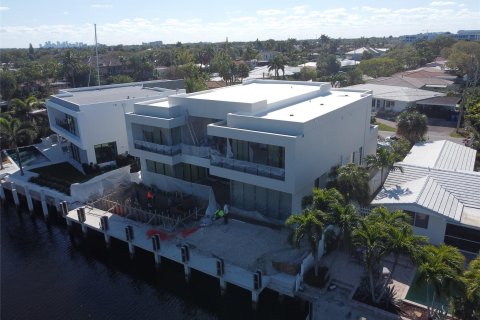 House in Lauderdale-by-the-Sea, Florida 5 bedrooms, 550.72 sq.m. № 932610 - photo 1