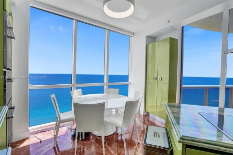 Condominio en venta en Sunny Isles Beach, Florida, 2 dormitorios, 159.98 m2 № 936330 - foto 12