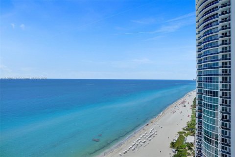 Condo in Sunny Isles Beach, Florida, 2 bedrooms  № 936330 - photo 17