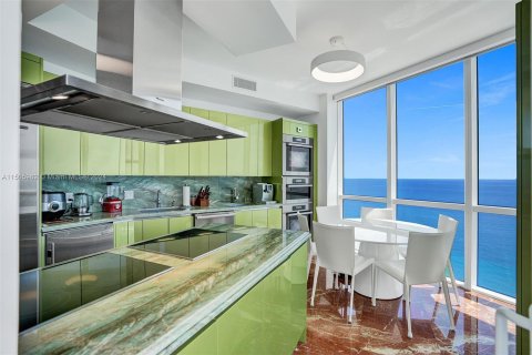 Condominio en venta en Sunny Isles Beach, Florida, 2 dormitorios, 159.98 m2 № 936330 - foto 14