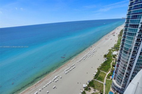 Condo in Sunny Isles Beach, Florida, 2 bedrooms  № 936330 - photo 10