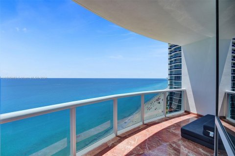 Condominio en venta en Sunny Isles Beach, Florida, 2 dormitorios, 159.98 m2 № 936330 - foto 27