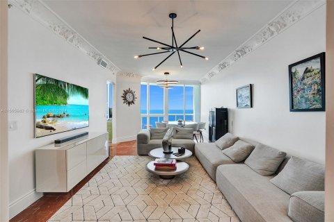 Condo in Sunny Isles Beach, Florida, 2 bedrooms  № 936330 - photo 1