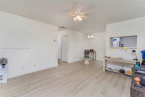 Copropriété à vendre à Coral Springs, Floride: 2 chambres, 76.18 m2 № 1161282 - photo 2