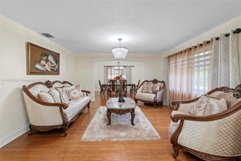 Casa en venta en Miami, Florida, 4 dormitorios, 219.06 m2 № 1325877 - foto 12