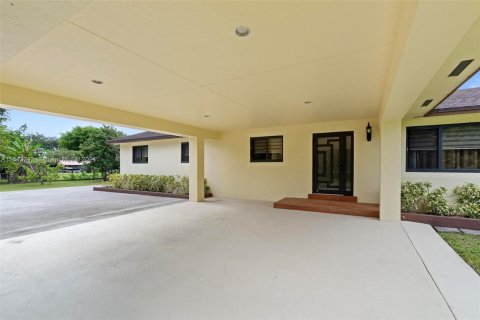 Villa ou maison à vendre à Miami, Floride: 4 chambres, 219.06 m2 № 1325877 - photo 9