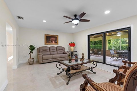 Casa en venta en Miami, Florida, 4 dormitorios, 219.06 m2 № 1325877 - foto 16