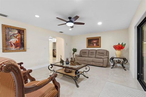 Casa en venta en Miami, Florida, 4 dormitorios, 219.06 m2 № 1325877 - foto 17