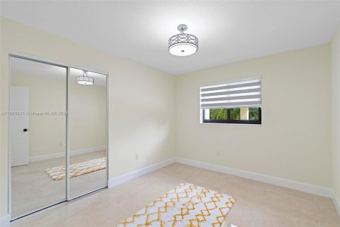 Casa en venta en Miami, Florida, 4 dormitorios, 219.06 m2 № 1325877 - foto 30