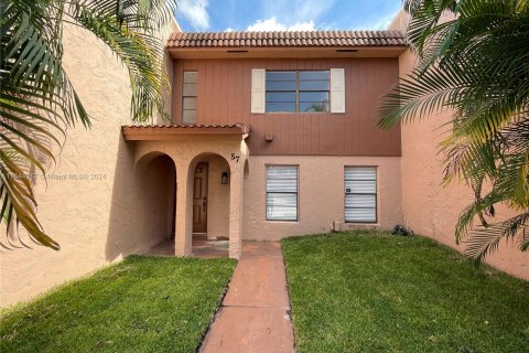 Adosado en venta en Davie, Florida, 2 dormitorios, 108.7 m2 № 1325792 - foto 1