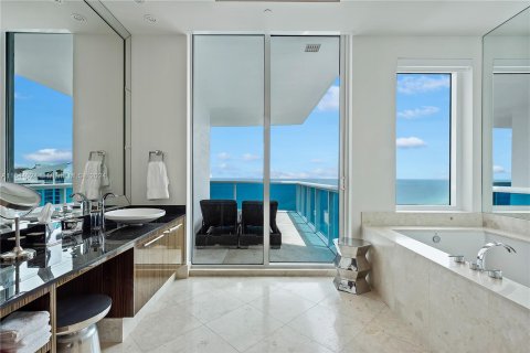 Condo in Hollywood, Florida, 6 bedrooms  № 1325793 - photo 14