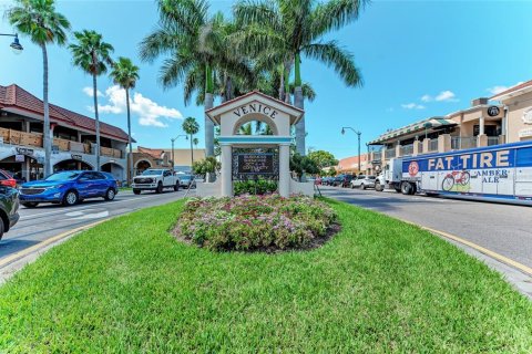 House in Venice, Florida 2 bedrooms, 110.37 sq.m. № 1346763 - photo 16