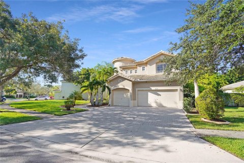 House in Pembroke Pines, Florida 4 bedrooms, 296.92 sq.m. № 737596 - photo 2