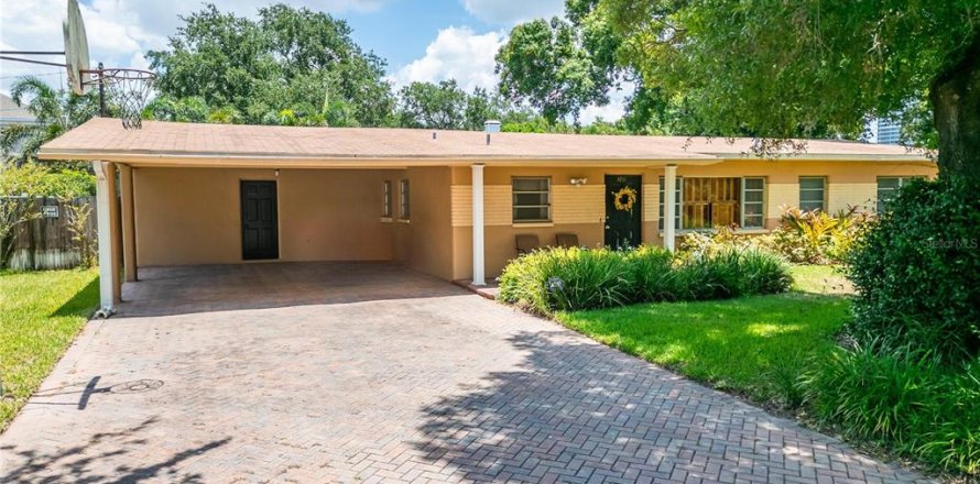 House in Tampa, Florida 3 bedrooms, 124.86 sq.m. № 1289926