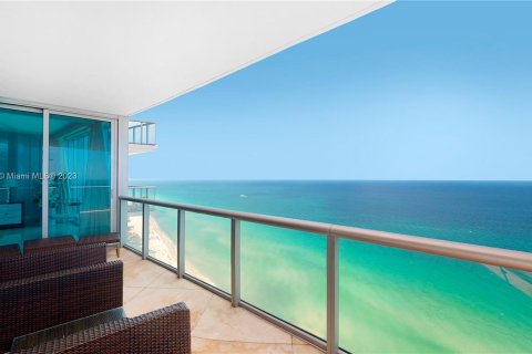 Condo in Sunny Isles Beach, Florida, 4 bedrooms  № 830110 - photo 8