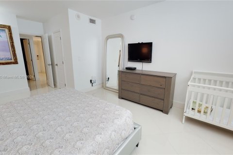 Condo in Sunny Isles Beach, Florida, 1 bedroom  № 940510 - photo 21