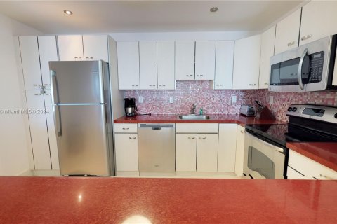 Condo in Sunny Isles Beach, Florida, 1 bedroom  № 940510 - photo 10