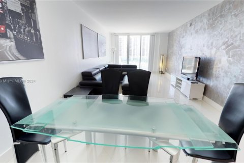 Condo in Sunny Isles Beach, Florida, 1 bedroom  № 940510 - photo 11