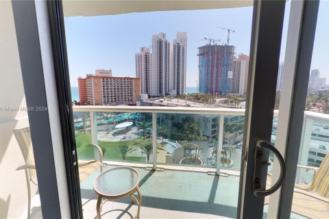 Condo in Sunny Isles Beach, Florida, 1 bedroom  № 940510 - photo 3