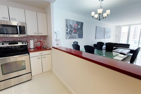 Condo in Sunny Isles Beach, Florida, 1 bedroom  № 940510 - photo 6