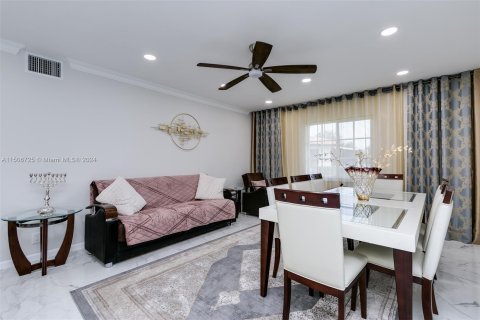 Casa en venta en Coral Springs, Florida, 2 dormitorios, 97.36 m2 № 924290 - foto 14