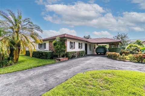 Casa en venta en Coral Springs, Florida, 2 dormitorios, 97.36 m2 № 924290 - foto 2