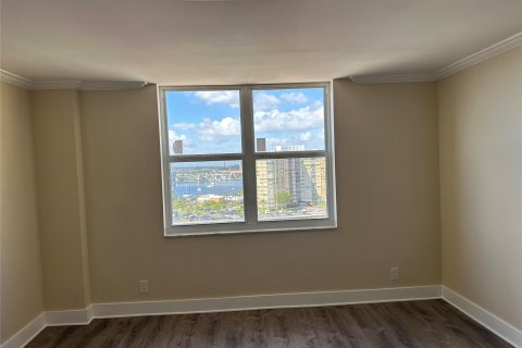 Condominio en venta en Hallandale Beach, Florida, 1 dormitorio, 120.77 m2 № 1182743 - foto 13