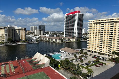 Condominio en venta en Hallandale Beach, Florida, 1 dormitorio, 120.77 m2 № 1182743 - foto 20