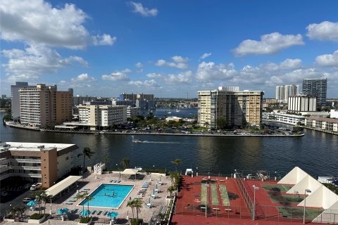 Condominio en venta en Hallandale Beach, Florida, 1 dormitorio, 120.77 m2 № 1182743 - foto 16