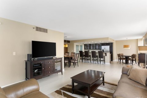 Condo in Highland Beach, Florida, 3 bedrooms  № 1182636 - photo 29