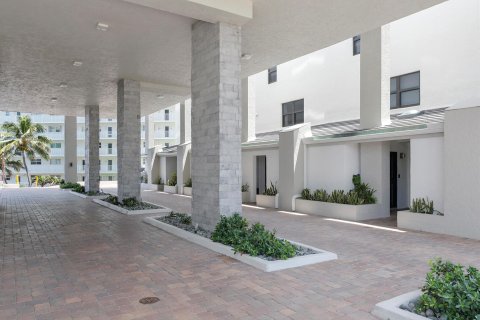 Condo in Highland Beach, Florida, 3 bedrooms  № 1182636 - photo 1