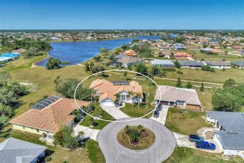 Villa ou maison à vendre à Punta Gorda, Floride: 4 chambres, 312.99 m2 № 1130136 - photo 2