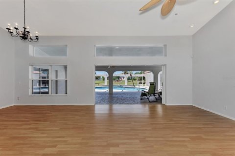 House in Punta Gorda, Florida 4 bedrooms, 312.99 sq.m. № 1130136 - photo 8