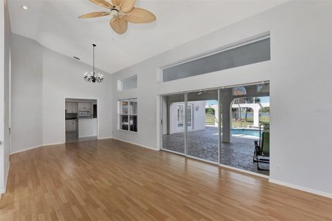 Villa ou maison à vendre à Punta Gorda, Floride: 4 chambres, 312.99 m2 № 1130136 - photo 7