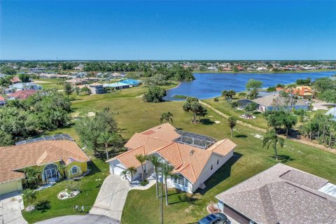 Villa ou maison à vendre à Punta Gorda, Floride: 4 chambres, 312.99 m2 № 1130136 - photo 3