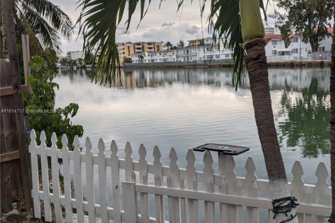 Купить коммерческую недвижимость в Майами-Бич, Флорида 187.29м2, № 1236641 - фото 29