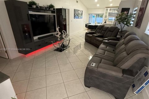 Townhouse in Miami, Florida 3 bedrooms, 119.84 sq.m. № 1415748 - photo 5