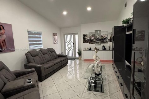 Townhouse in Miami, Florida 3 bedrooms, 119.84 sq.m. № 1415748 - photo 7