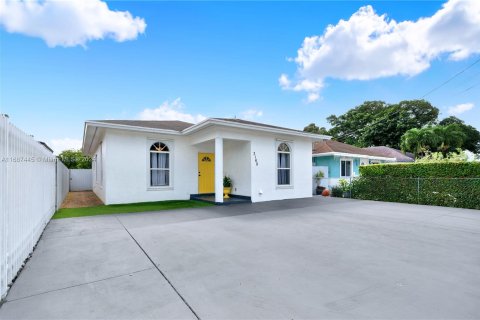 House in Miami, Florida 3 bedrooms, 127.93 sq.m. № 1428068 - photo 2