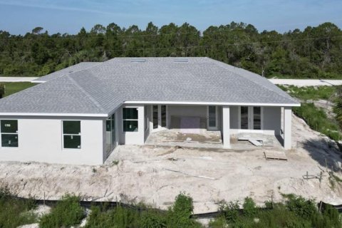 House in Punta Gorda, Florida 4 bedrooms, 223.62 sq.m. № 483987 - photo 2