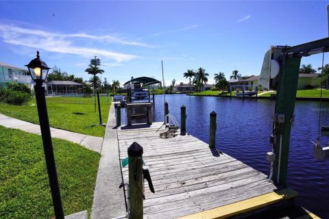 House in Port Charlotte, Florida 3 bedrooms, 179.58 sq.m. № 1340073 - photo 7