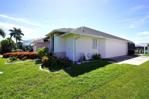 Villa ou maison à vendre à Port Charlotte, Floride: 3 chambres, 179.58 m2 № 1340073 - photo 4