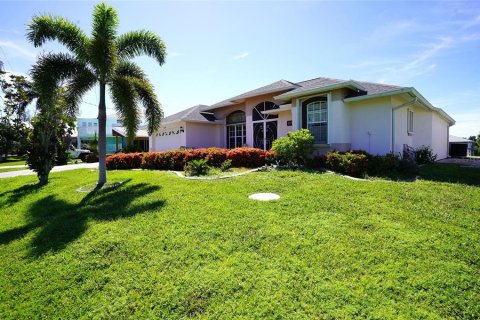 Casa en venta en Port Charlotte, Florida, 3 dormitorios, 179.58 m2 № 1340073 - foto 2