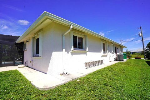 Villa ou maison à vendre à Port Charlotte, Floride: 3 chambres, 179.58 m2 № 1340073 - photo 13