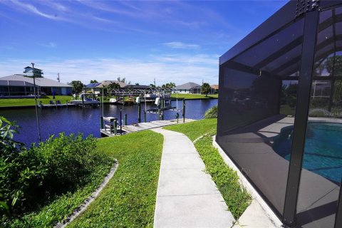 House in Port Charlotte, Florida 3 bedrooms, 179.58 sq.m. № 1340073 - photo 9