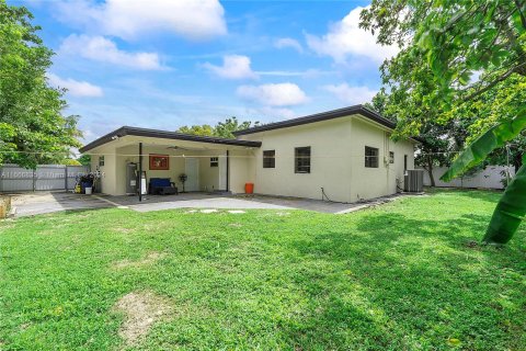 Villa ou maison à vendre à North Miami Beach, Floride: 4 chambres, 155.33 m2 № 1381689 - photo 13