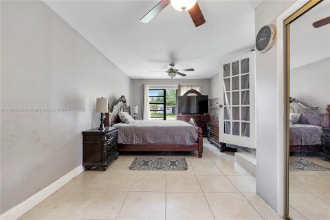 House in North Miami Beach, Florida 4 bedrooms, 155.33 sq.m. № 1381689 - photo 7