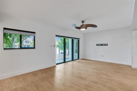 Townhouse in North Miami Beach, Florida 3 bedrooms, 147.71 sq.m. № 1381734 - photo 14